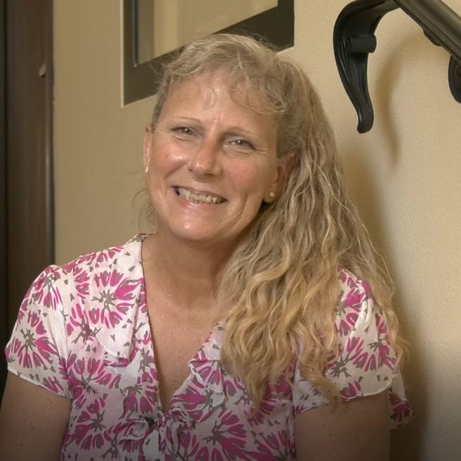 Roxanne Woman with long hair smiling at the camera